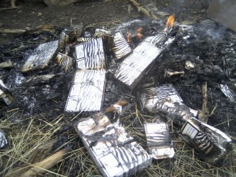 Контрабандисты бежали на автомобиле и пытались сжечь сигареты (фото)