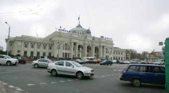 Привокзальную площадь в Одессе привели в порядок (фото)