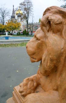Привокзальную площадь в Одессе привели в порядок (фото)