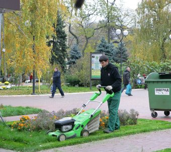 Привокзальную площадь в Одессе привели в порядок (фото)