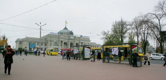 Привокзальную площадь в Одессе привели в порядок (фото)