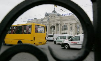 Привокзальную площадь в Одессе привели в порядок (фото)