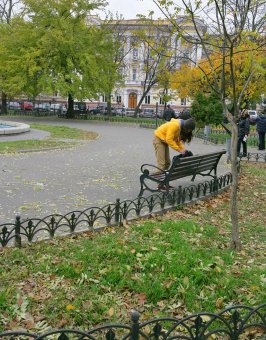 Привокзальную площадь в Одессе привели в порядок (фото)