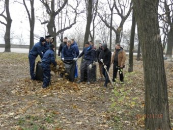 В парках Приморского района Одессы прошел субботник (фото)