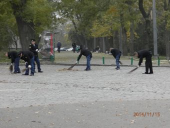 В парках Приморского района Одессы прошел субботник (фото)