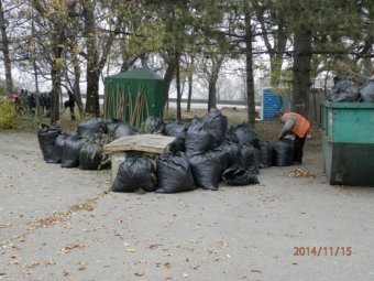 В парках Приморского района Одессы прошел субботник (фото)