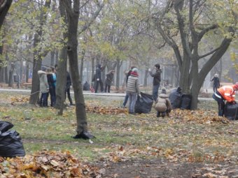 В парках Приморского района Одессы прошел субботник (фото)