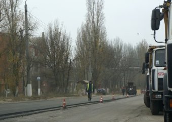 На улице Известковой начался ремонт дорожного полотна (фото)
