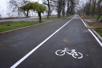 На Суворовской аллее появилась велодорожка (фото)