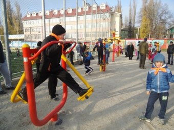 На школьных стадионах организовано проведение еженедельных спортивно-массовых мероприятий (фото)