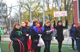 На школьных стадионах организовано проведение еженедельных спортивно-массовых мероприятий (фото)