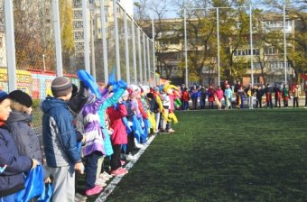 На школьных стадионах организовано проведение еженедельных спортивно-массовых мероприятий (фото)
