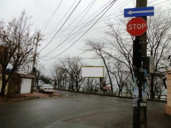 Новый светофор на углу улиц Львовской и Фонтанской дороги в Одессе включен в работу