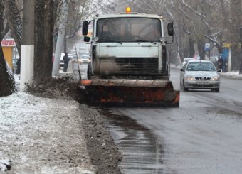 Первый снег в Одессе: Коммунальные службы оперативно приступили к работе в условиях зимы (фото)