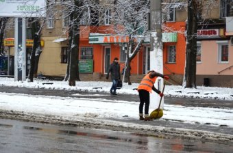 Первый снег в Одессе: Коммунальные службы оперативно приступили к работе в условиях зимы (фото)