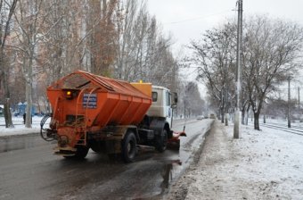 Первый снег в Одессе: Коммунальные службы оперативно приступили к работе в условиях зимы (фото)