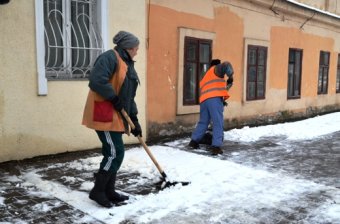 Первый снег в Одессе: Коммунальные службы оперативно приступили к работе в условиях зимы (фото)