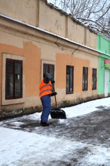 Первый снег в Одессе: Коммунальные службы оперативно приступили к работе в условиях зимы (фото)