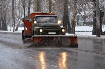 Первый снег в Одессе: Коммунальные службы оперативно приступили к работе в условиях зимы (фото)
