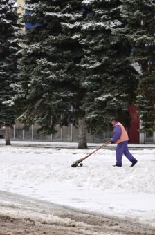 Первый снег в Одессе: Коммунальные службы оперативно приступили к работе в условиях зимы (фото)
