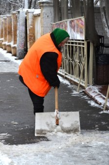 Первый снег в Одессе: Коммунальные службы оперативно приступили к работе в условиях зимы (фото)