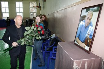 Одесские депутаты и чиновники сразились за волейбольный мяч (фото)