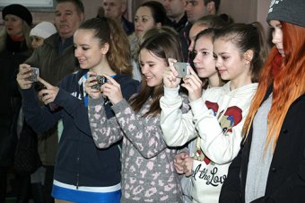 Одесские депутаты и чиновники сразились за волейбольный мяч (фото)