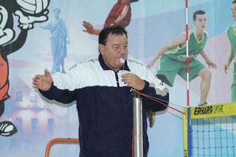 Одесские депутаты и чиновники сразились за волейбольный мяч (фото)
