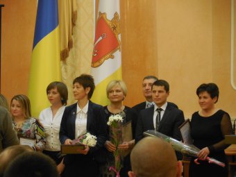 Мэр Одессы наградил лучших служащих органов местного самоуправления