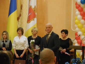 Мэр Одессы наградил лучших служащих органов местного самоуправления