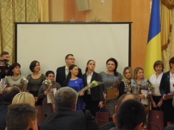 Мэр Одессы наградил лучших служащих органов местного самоуправления