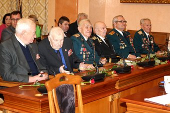 Геннадий Труханов: Сегодня органы самоуправления должны учиться работать по-новому (фото)