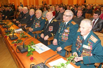 Геннадий Труханов: Сегодня органы самоуправления должны учиться работать по-новому (фото)
