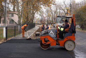 Одесские власти отчитались о капитальном ремонте улицы Туристской (фото)