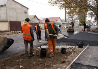 Одесские власти отчитались о капитальном ремонте улицы Туристской (фото)