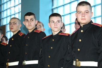 Геннадий Труханов поздравил с Днем Вооруженных Сил Украины воспитанников Одесского лицея с усиленной военно-физической подготовкой (фото)