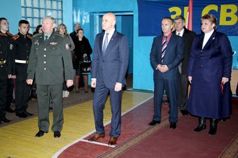 Геннадий Труханов поздравил с Днем Вооруженных Сил Украины воспитанников Одесского лицея с усиленной военно-физической подготовкой (фото)