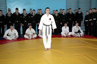 Геннадий Труханов поздравил с Днем Вооруженных Сил Украины воспитанников Одесского лицея с усиленной военно-физической подготовкой (фото)