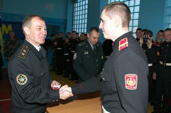 Геннадий Труханов поздравил с Днем Вооруженных Сил Украины воспитанников Одесского лицея с усиленной военно-физической подготовкой (фото)