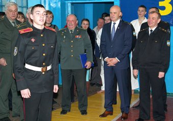 Геннадий Труханов поздравил с Днем Вооруженных Сил Украины воспитанников Одесского лицея с усиленной военно-физической подготовкой (фото)