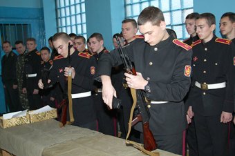 Геннадий Труханов поздравил с Днем Вооруженных Сил Украины воспитанников Одесского лицея с усиленной военно-физической подготовкой (фото)