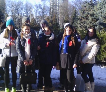 Одесские школьники провели акцию против СПИДа (фото)
