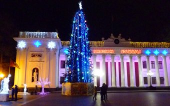 Новогодняя ёлка на Думской площади засияет новой иллюминацией