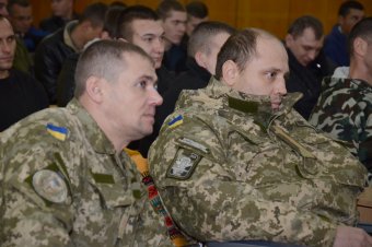 Эдуард Матвийчук поздравил военных с профессиональным праздником