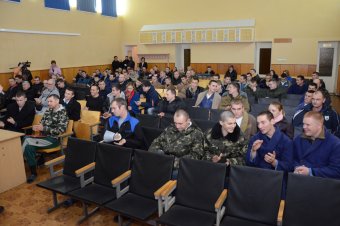 Эдуард Матвийчук поздравил военных с профессиональным праздником