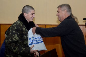 Эдуард Матвийчук поздравил военных с профессиональным праздником