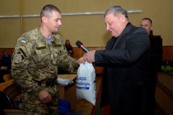Эдуард Матвийчук поздравил военных с профессиональным праздником