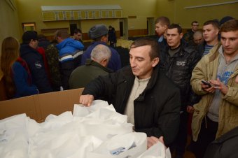 Эдуард Матвийчук поздравил военных с профессиональным праздником