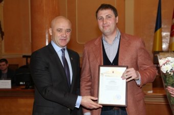 Геннадий Труханов  вручил одесским волонтерам почетные награды (фото)