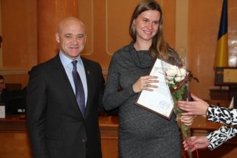 Геннадий Труханов  вручил одесским волонтерам почетные награды (фото)